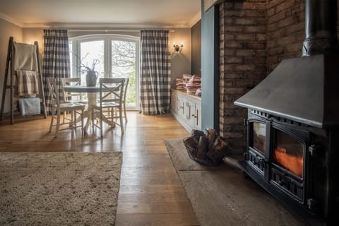 Exclusive House | Living area | 33-inch TV with digital channels