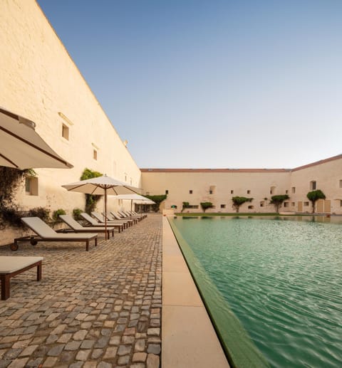 2 outdoor pools