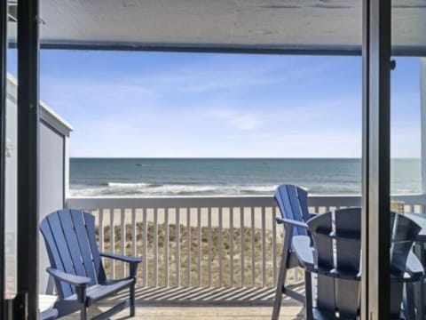 Condo, 2 Bedrooms | Property grounds