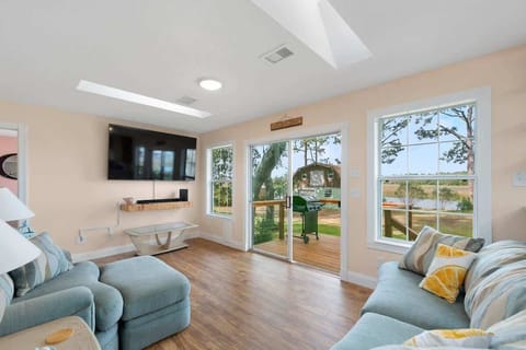 Living Room

75" HDTV wall mounted with Netflix for you and your family to enjoy!