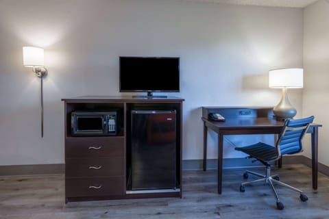 Pillowtop beds, in-room safe, desk, iron/ironing board