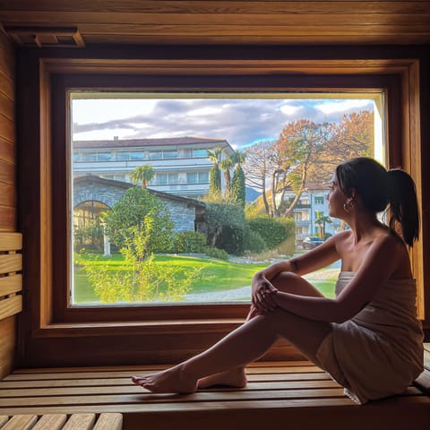 Frette Italian sheets, premium bedding, down comforters, minibar