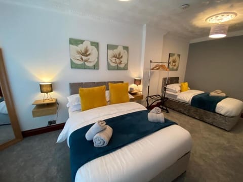 Apartment | 2 bedrooms, iron/ironing board, free WiFi, bed sheets