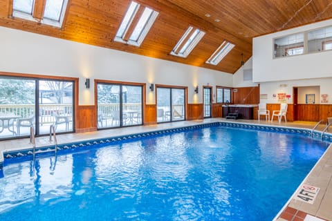 Indoor pool, seasonal outdoor pool, sun loungers