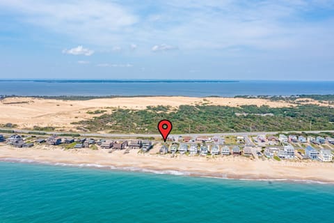 Oceanfront home, Jockey's Ridge State Park and Roanoke Sound in background!