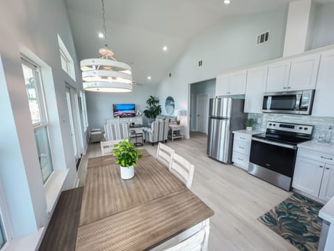 Dining Area to enjoy your diner looking out at the Galveston Bay.