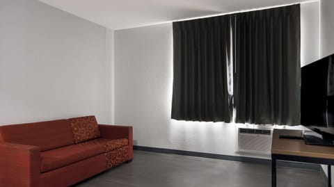 Suite, 1 King Bed, Non Smoking | Free WiFi, bed sheets