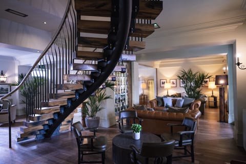 Breakfast, lunch, dinner served; British cuisine, alfresco dining