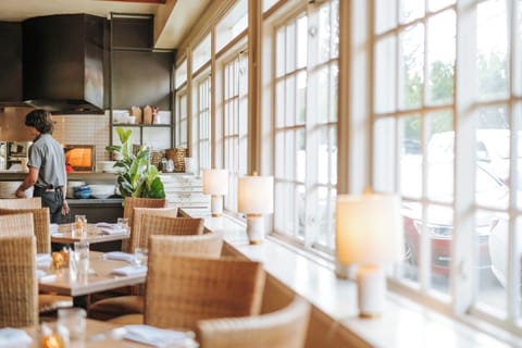 Lunch and dinner served, Californian cuisine