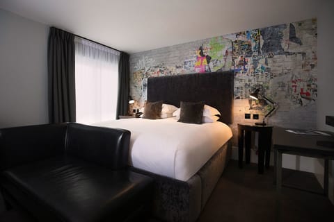 Club Deluxe Room | In-room safe, desk, iron/ironing board, free WiFi