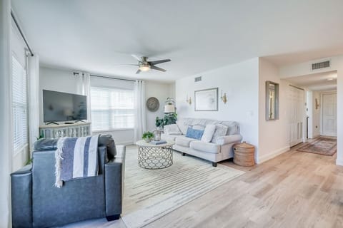 Magazine-Worthy Condo!