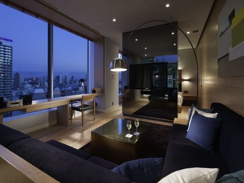 The Villa Suite, Non-smoking | Premium bedding, down comforters, in-room safe, individually furnished