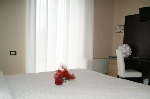 In-room safe, desk, free WiFi