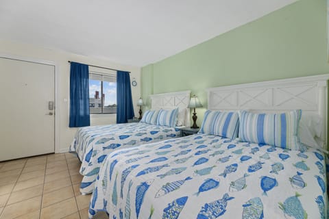 2 Full size beds with linens