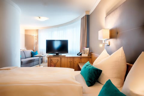 Business Double Room | Premium bedding, minibar, desk, soundproofing