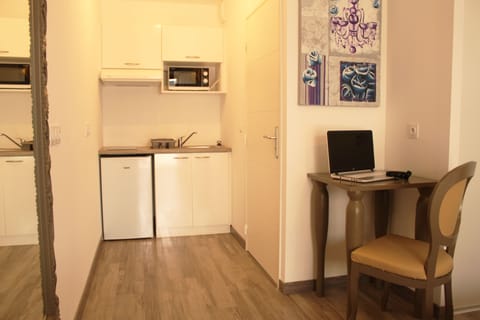 Private kitchenette