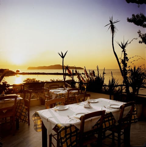 Breakfast, dinner served; Greek cuisine, ocean views 