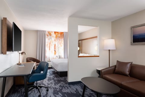 Executive Suite, 1 King Bed with Sofa bed | Pillowtop beds, in-room safe, desk, laptop workspace