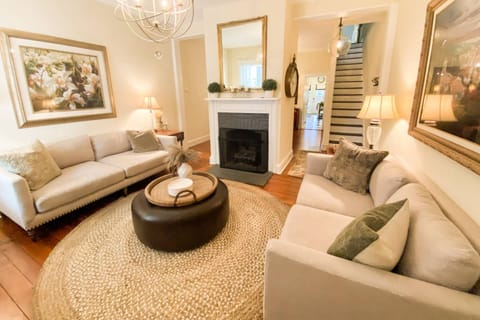 Welcome to the Historic Carriage on Conduit!