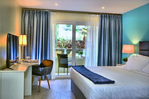 In-room safe, individually decorated, individually furnished, desk