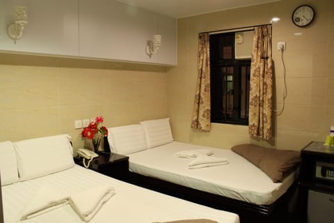 Family Room | In-room safe, free WiFi, bed sheets, wheelchair access