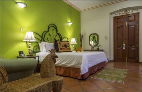 Suite Huautla | Premium bedding, in-room safe, iron/ironing board, free WiFi