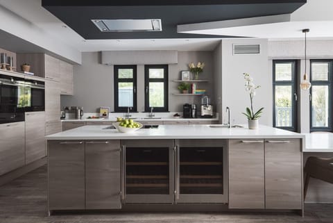 Luxury Villa, 5 Bedrooms, Lake View | Frette Italian sheets, premium bedding, pillowtop beds, minibar