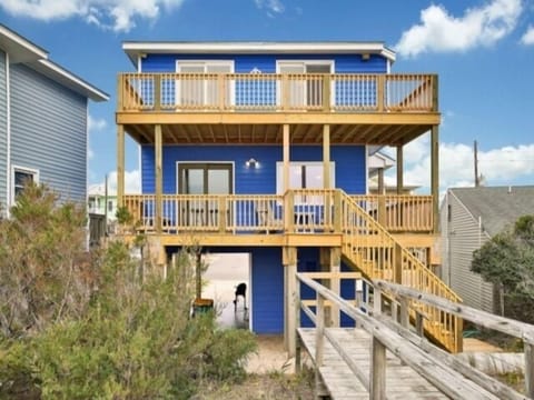 Building, Porch, Neighborhood, Urban, Nature