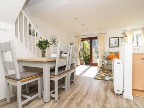 Cottage | Dining
