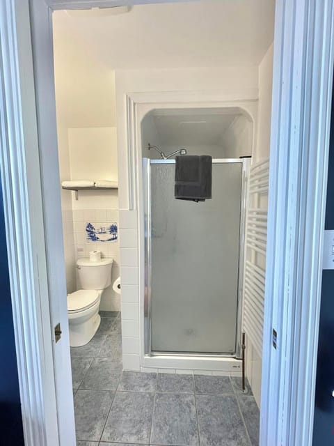 Comfort Double Room | Bathroom | Free toiletries, hair dryer, towels, soap