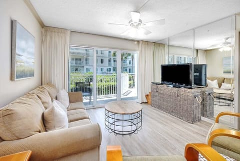 Beach Club 116 - Spacious Living Area