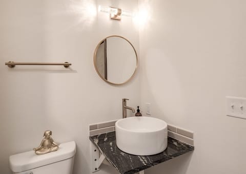 "A little gem close to everything needed for an enjoyable stay." Review – Cameron C