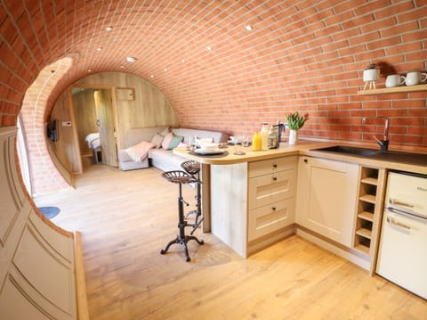 Cottage | Private kitchen | Fridge, electric kettle, toaster, cookware/dishes/utensils