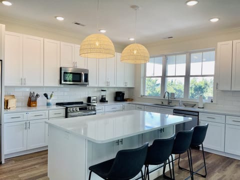 Fully equipped kitchen with views to the inlet!