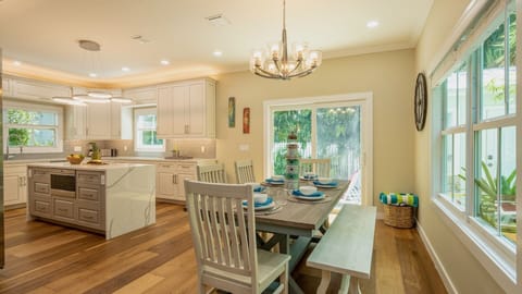 Gather around the table and enjoy a meal at home...