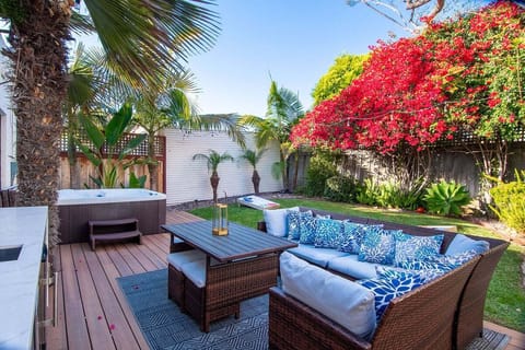 Experience outdoor luxury at Seaview Oasis with a fully equipped minibar, including an integrated beverage cooler, sink, and yes, an ice maker for endless refreshment.