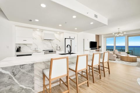 Kitchen, Breakfast Bar for 4