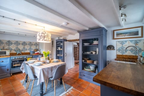 Ground floor: Kitchen and dining space