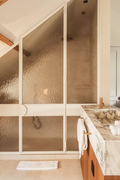 Egyptian cotton sheets, premium bedding, down comforters, minibar