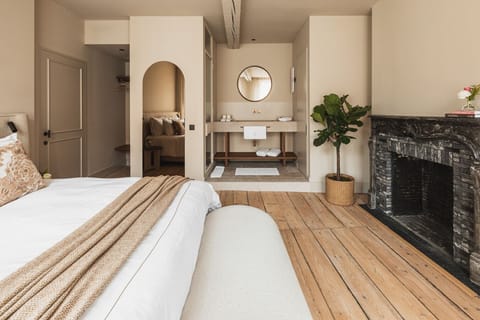 Egyptian cotton sheets, premium bedding, down comforters, minibar