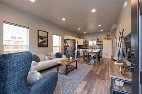 living room/dining/kitchen