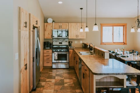 The kitchen is fully equipped with all you need for preparing delicious meals, including pots, pans, sharp knives, toaster, BBQ utensils and more!