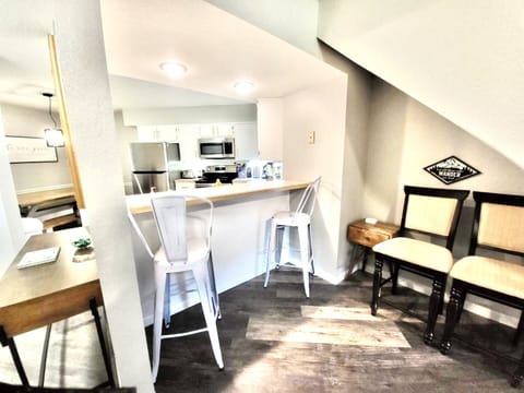 Two extra chairs and two bar stools.