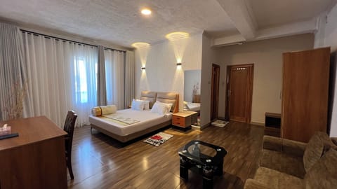 Family Room | Egyptian cotton sheets, premium bedding, pillowtop beds, desk