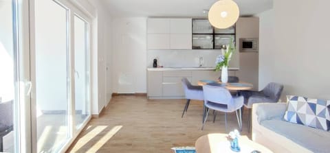 Apartment, 1 Bedroom, Balcony, Garden View | Living room