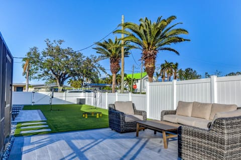 Relax outdoors in the beautiful atmosphere. Enjoy watching the kids play!