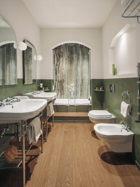 Junior Suite | Bathroom | Hair dryer, slippers, bidet, towels