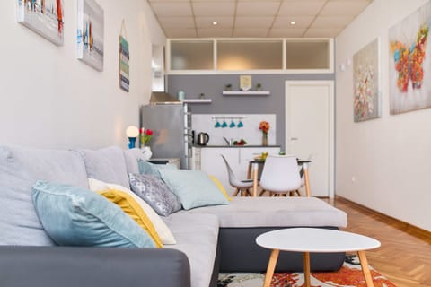 Apartment (1 Bedroom) | Living area | 80-cm flat-screen TV with cable channels, TV