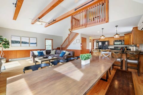 Dining area in the Great Room seats all 16 gueststh 4 at the high counter.