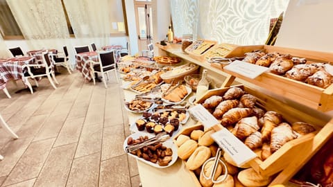 Daily buffet breakfast for a fee